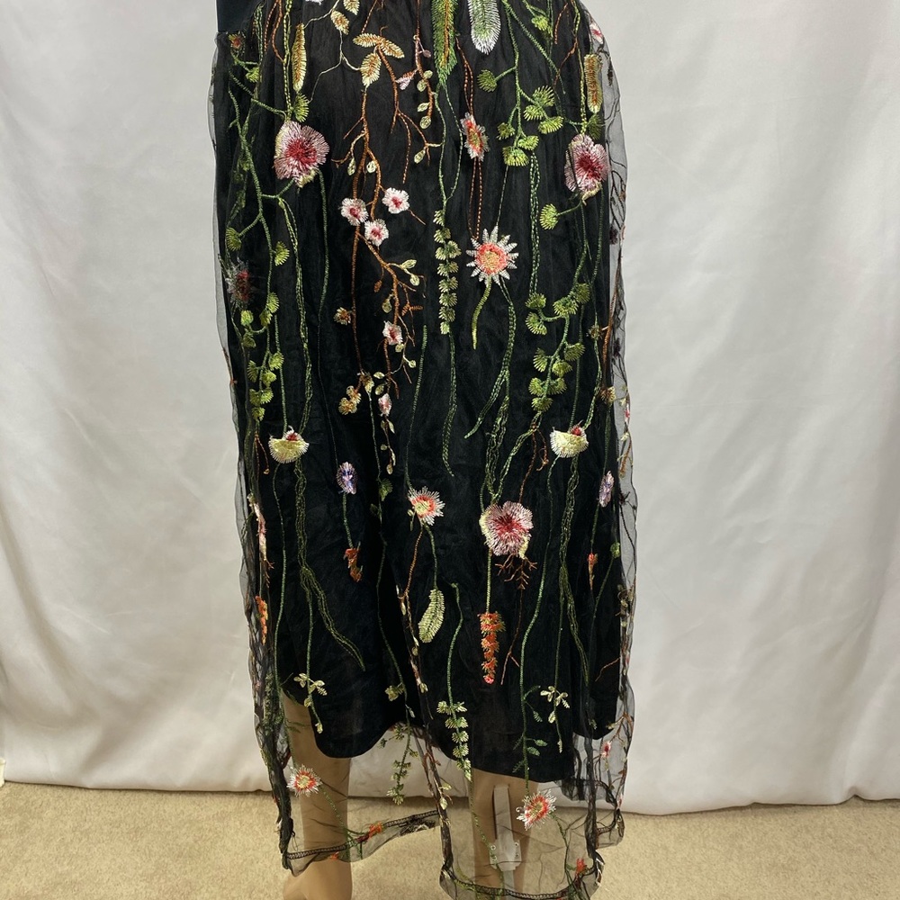 Black Lace overlay Skirt w/ knit lining - Picture 7 of 7